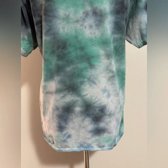 EUC M&O Gold Green and Black Trippy Smiley Face Tee size medium - Picture 8 of 9